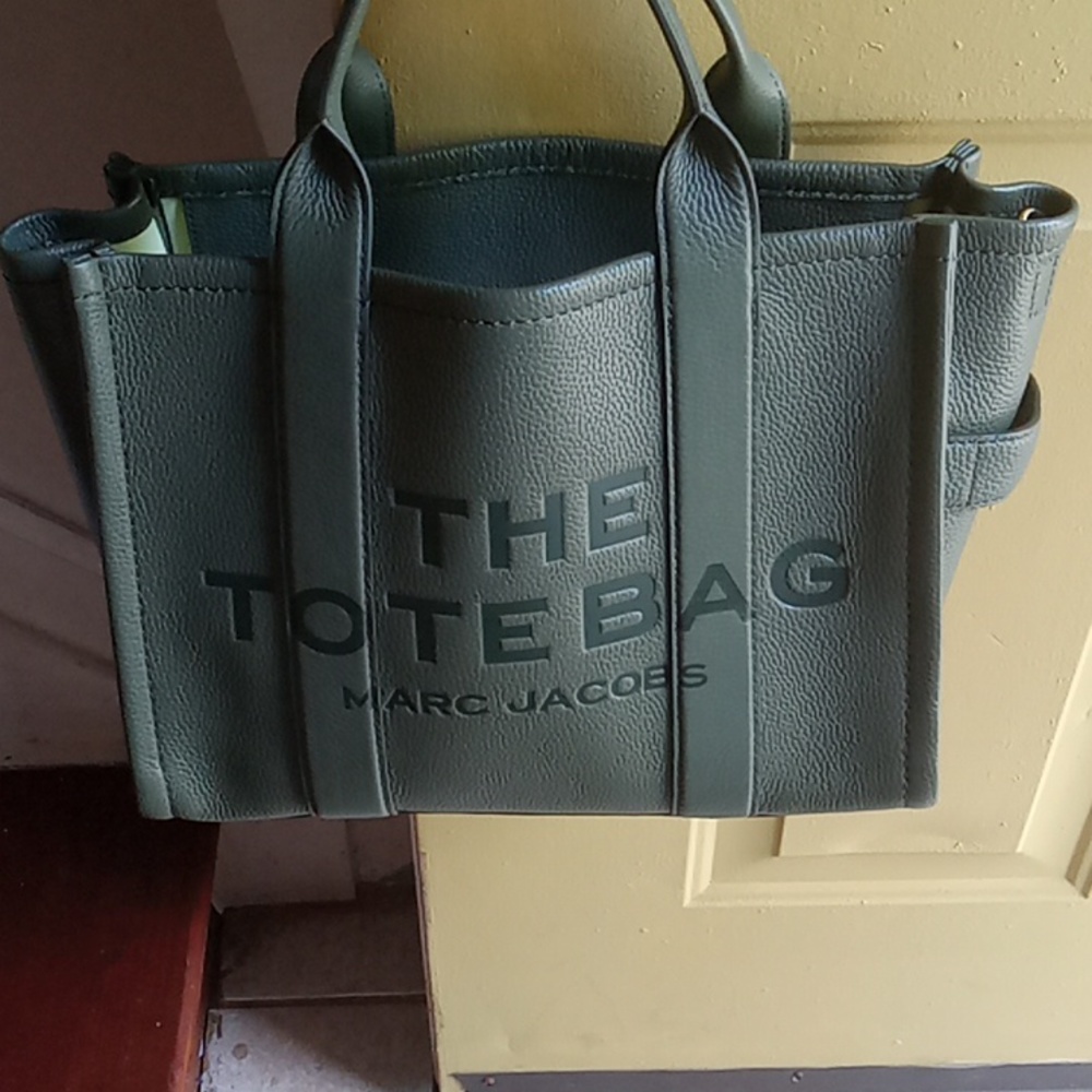 -Marc Jacobs Medium Tote  "Price Firm" - Picture 3 of 8